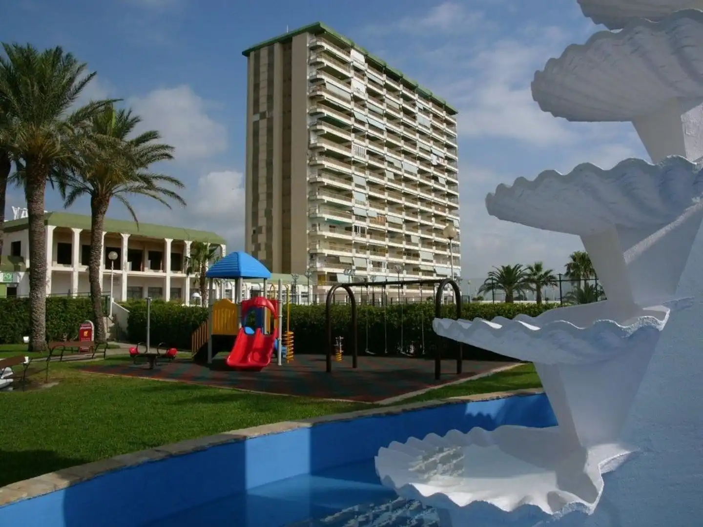 Vista exterior de Casa adosada en venta en El Puig de Santa Maria con Aire acondicionado, Calefacción y Jardín privado
