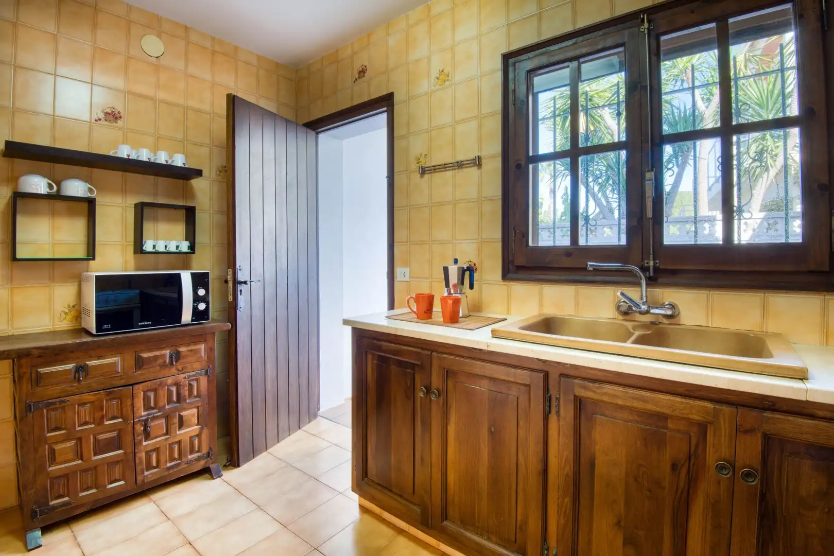 Cocina de Casa o chalet en venta en L'Escala con Aire acondicionado, Calefacción y Jardín privado