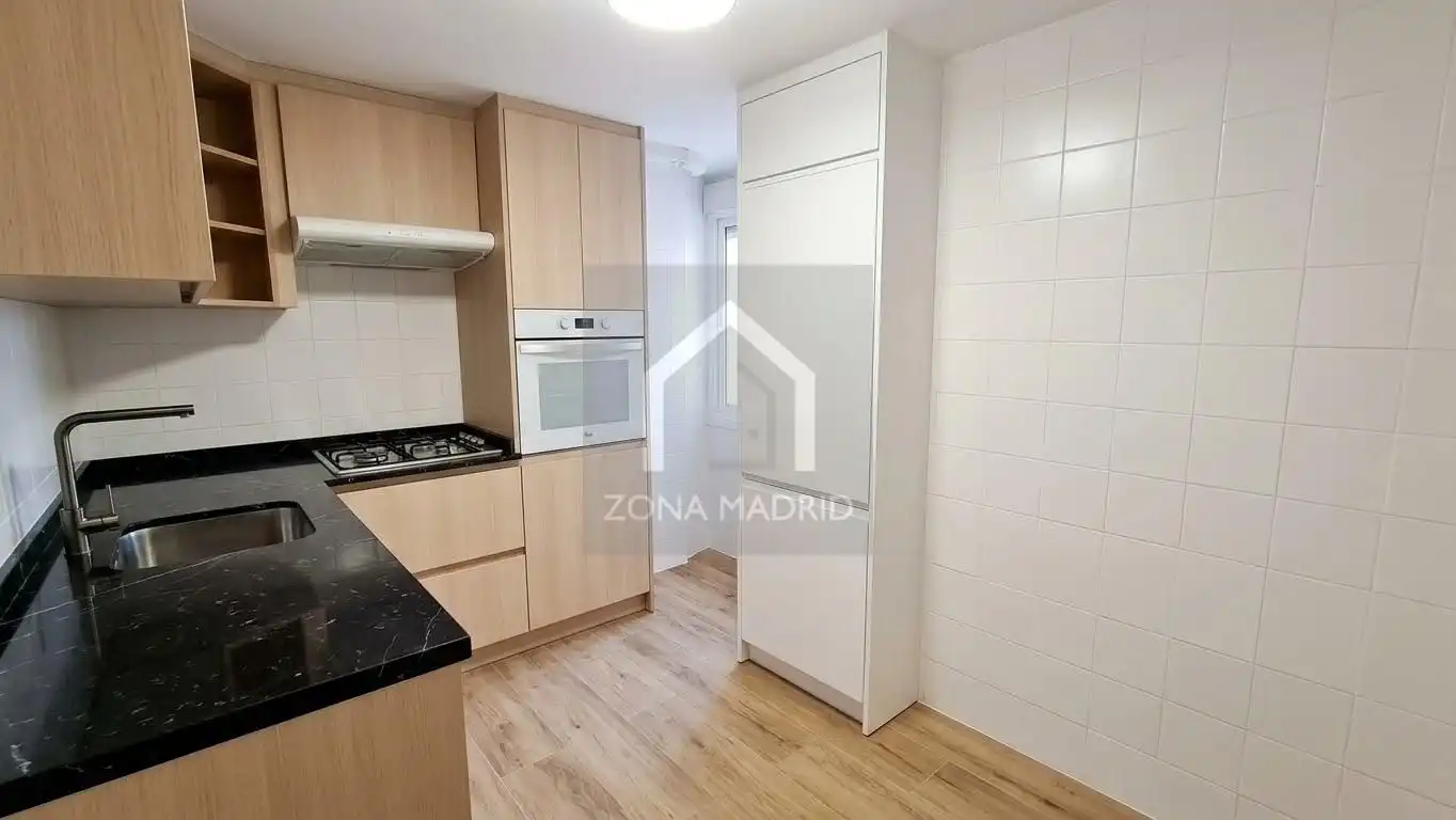 Kitchen of Flat for sale in Tetuán