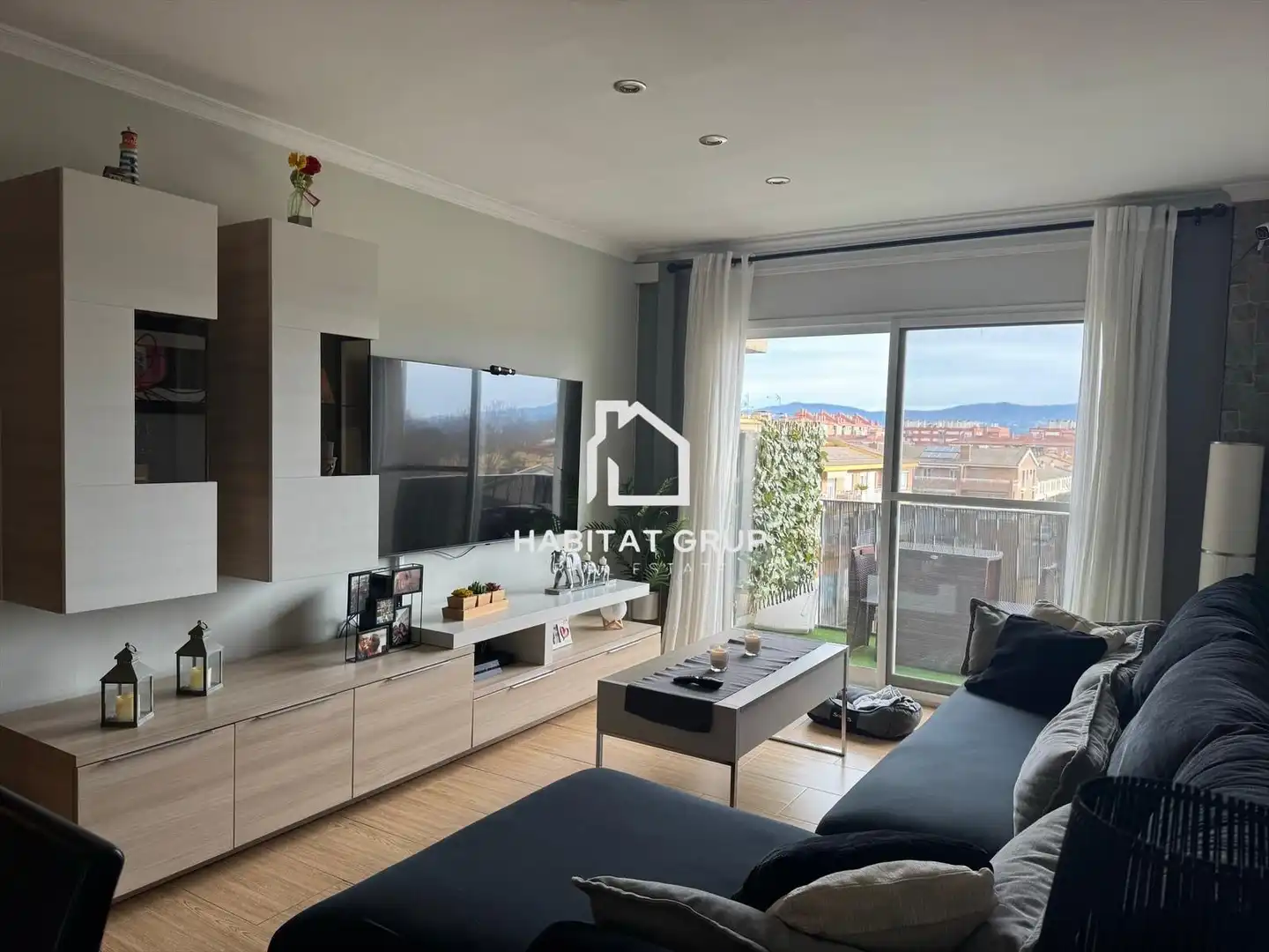 Sala d'estar de Pis en venda en Salt amb Aire condicionat, Calefacció i Terrassa