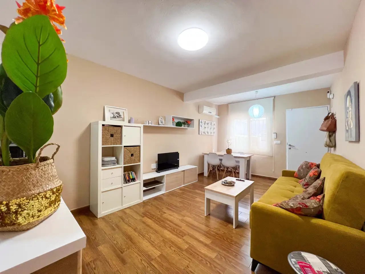 Sala d'estar de Casa o xalet en venda en Torrevieja amb Aire condicionat, Calefacció i Terrassa
