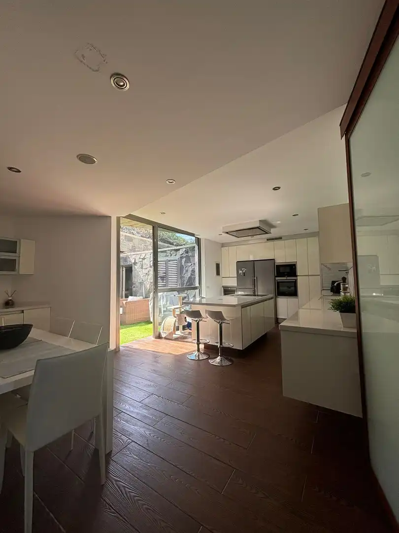 Cuina de Casa o xalet en venda en Las Palmas de Gran Canaria amb Jardí privat, Terrassa i Traster
