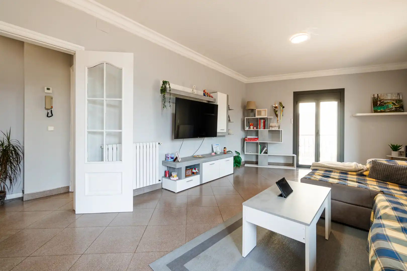 Sala d'estar de Casa o xalet en venda en Borrassà amb Aire condicionat, Calefacció i Jardí privat