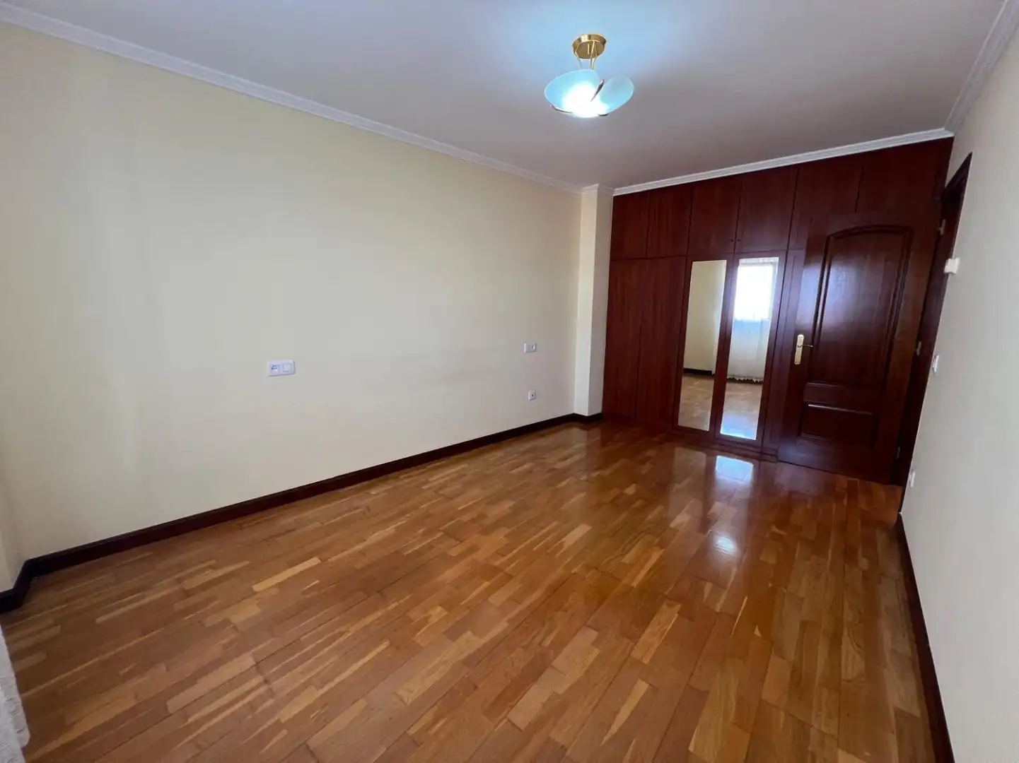 Bedroom of Flat for rent in Gijón   with Heating, Parquet flooring and Storage room