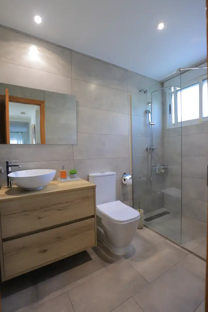 Bany de Casa o xalet en venda en L'Eliana amb Aire condicionat, Jardí privat i Traster