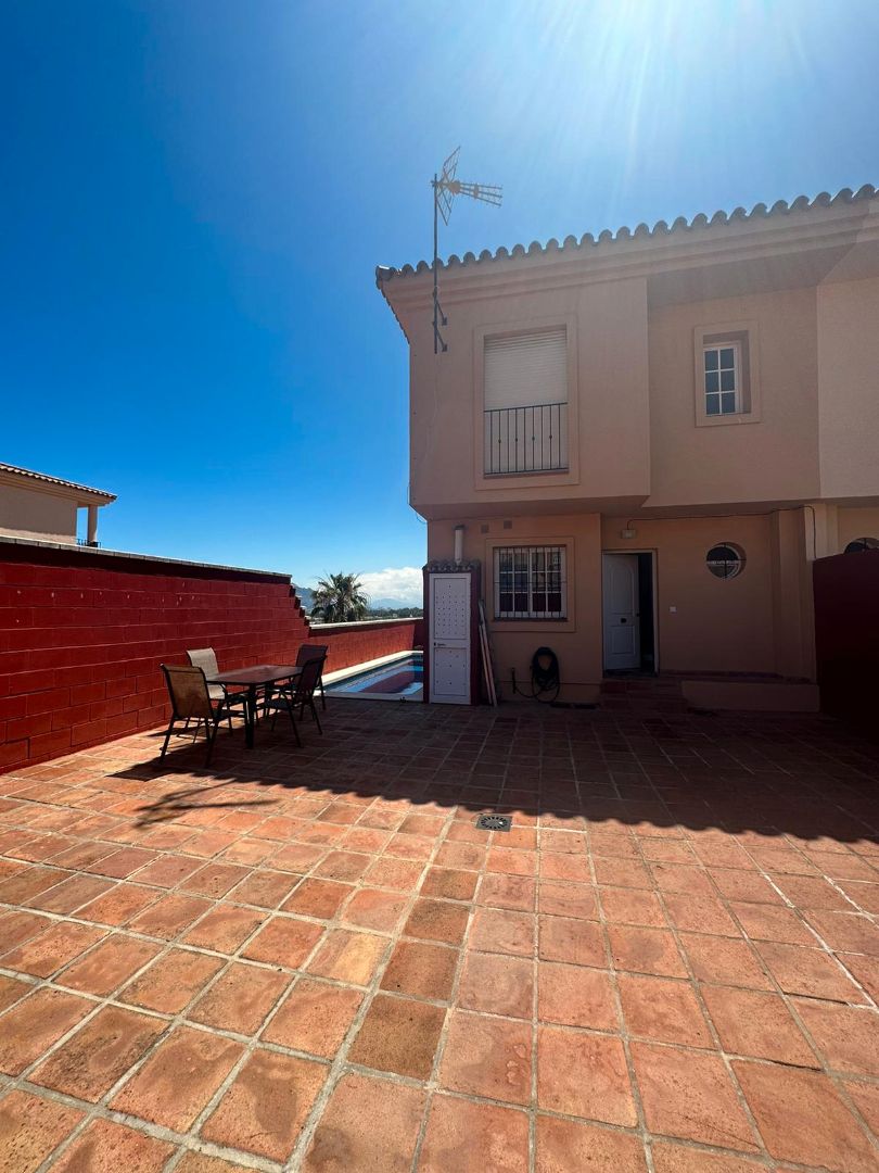 Exterior view of Single-family semi-detached for sale in La Línea de la Concepción  with Swimming Pool