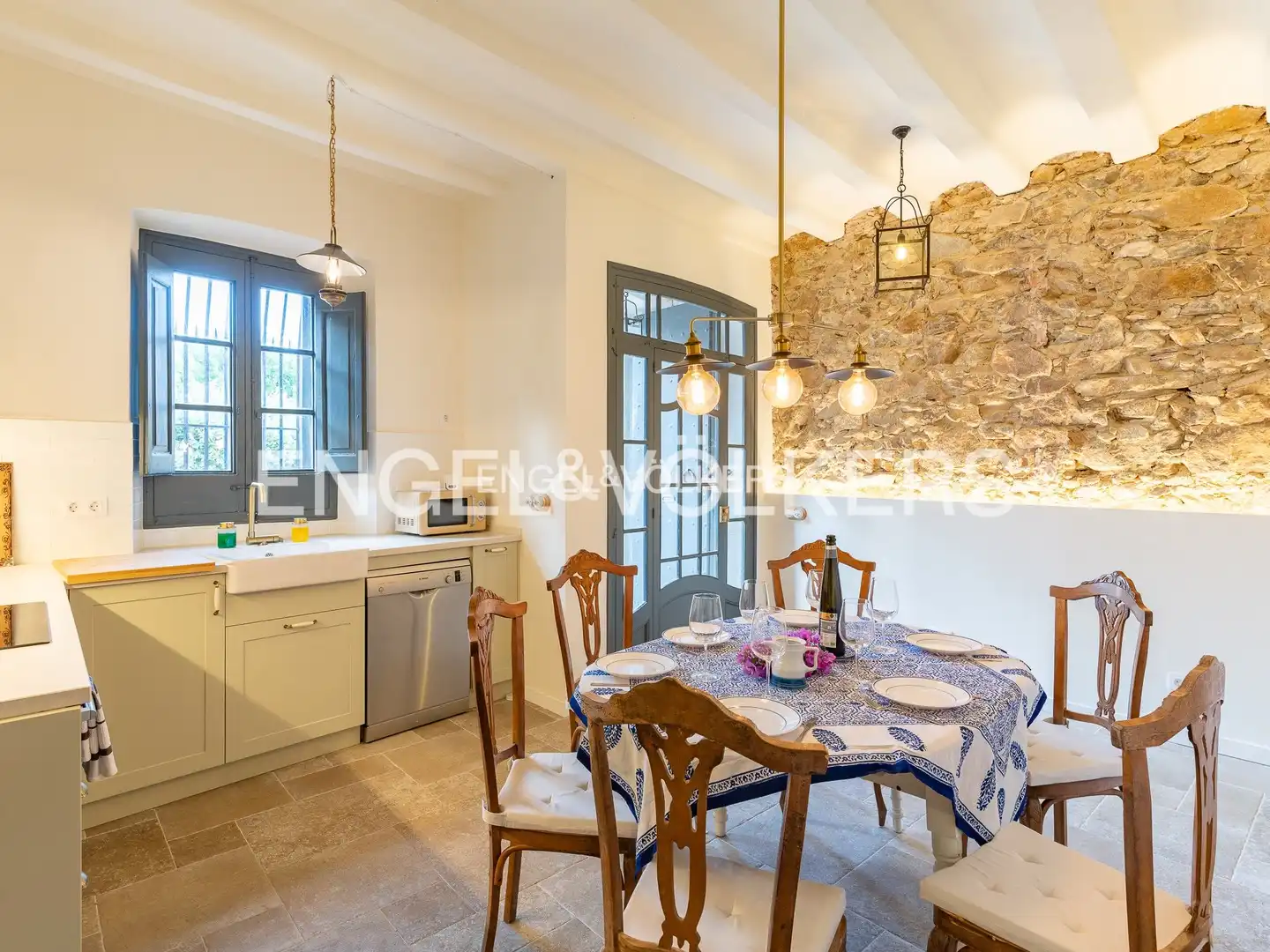 Comedor de Casa adosada de alquiler en Alella con Aire acondicionado, Calefacción y Jardín privado