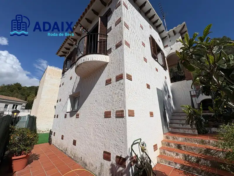 Casa adosada en venda a Roda de Berà