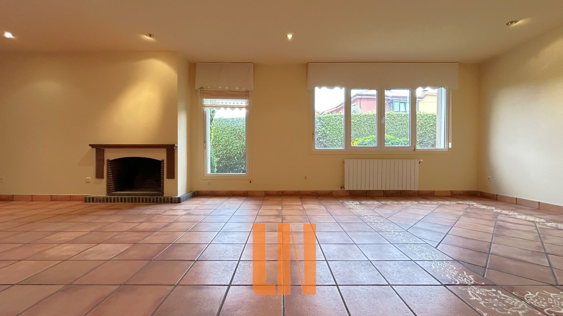 Sala d'estar de Casa o xalet en venda en Sada (A Coruña) amb Calefacció, Jardí privat i Parquet