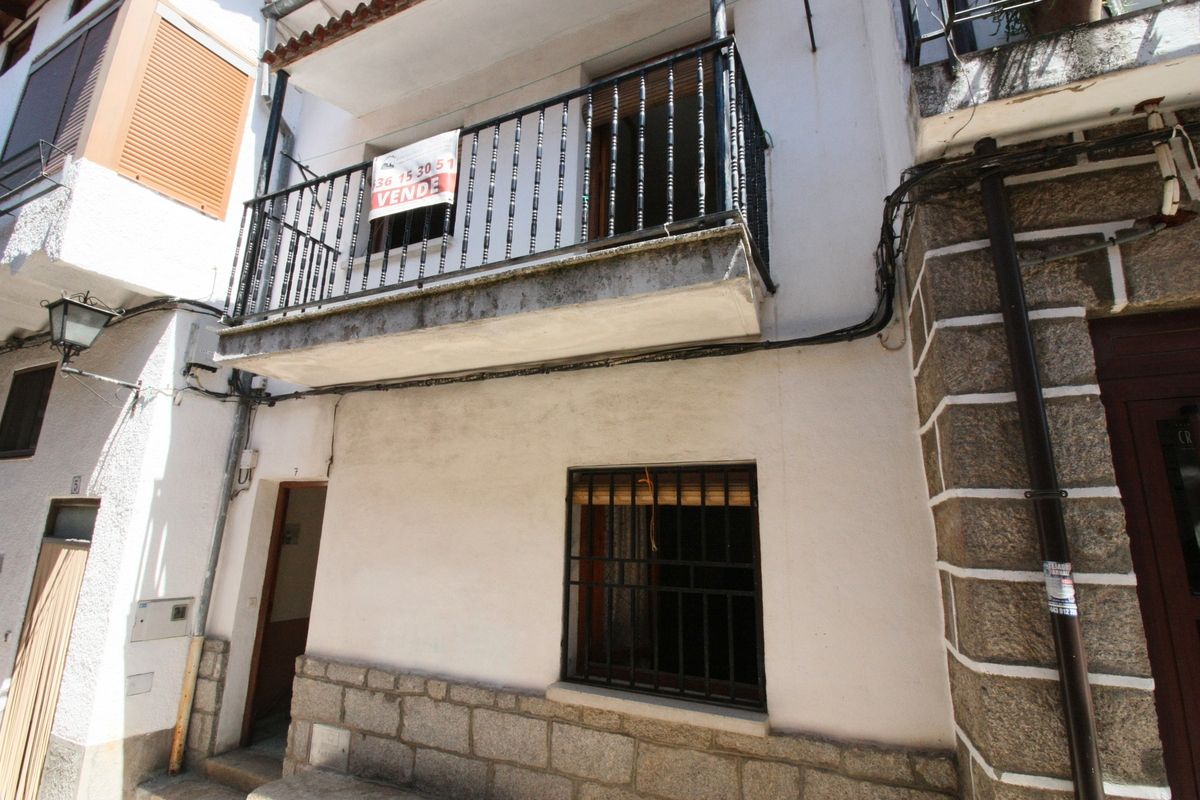 Vista exterior de Casa o chalet en venta en Guisando con Balcón