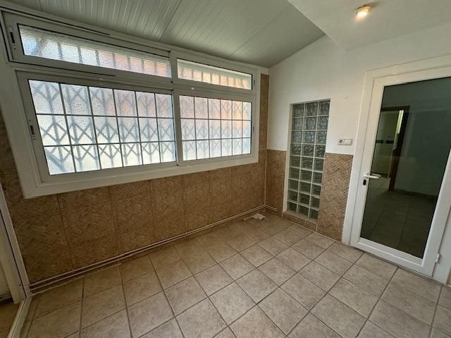 Flat for sale in Badalona  with Air Conditioner, Heating and Balcony