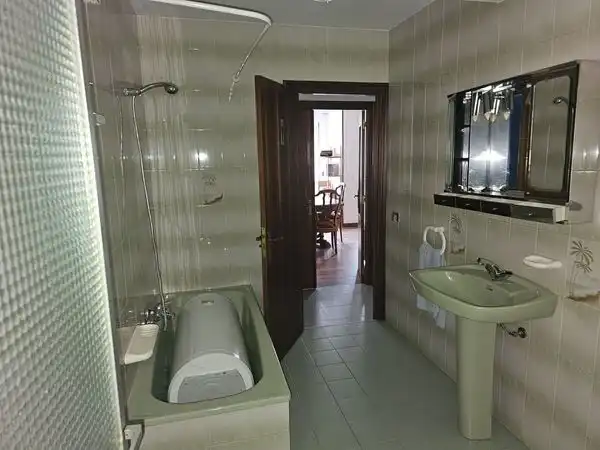 Baño de Piso en venta en A Pontenova   con Calefacción, Amueblado y Lavadora