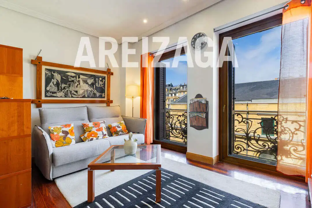 Habitación de Piso en venta en Donostia - San Sebastián  con Calefacción, Amueblado y Balcón