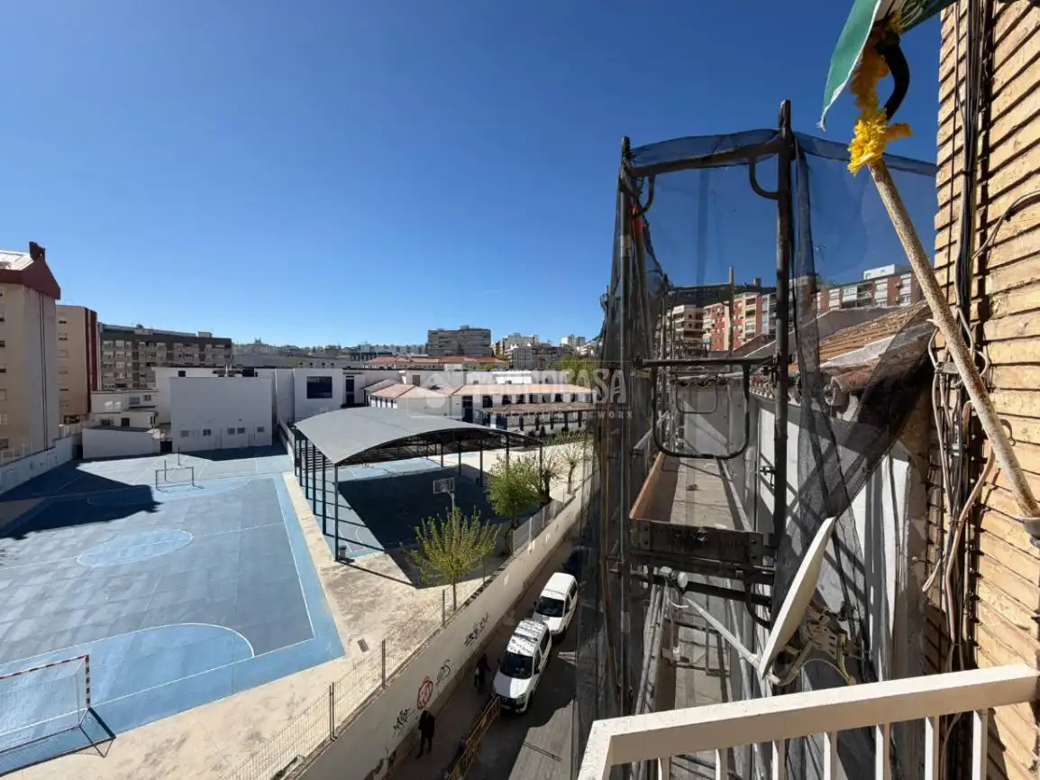 Piscina de Piso en venta en Jaén con Balcón