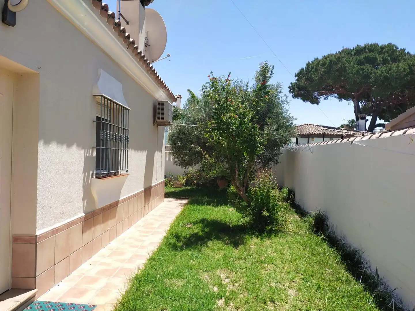 Jardí de Casa o xalet en venda en Chiclana de la Frontera amb Aire condicionat, Jardí privat i Piscina