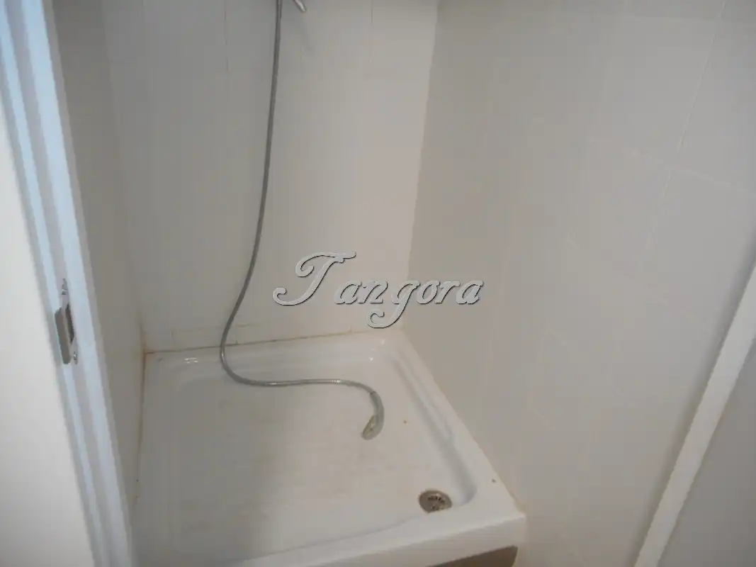 Baño de Local de alquiler en Getxo  con Aire acondicionado, Parquet y Alarma