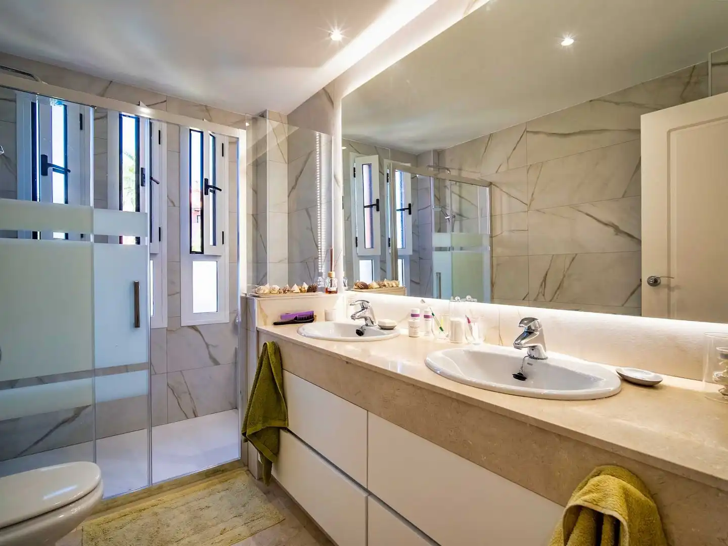 Apartamento con piscina en venta en Golf Bahía, imagen 16