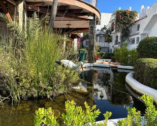 Jardí de Casa adosada de lloguer en Marbella amb Aire condicionat, Calefacció i Moblat