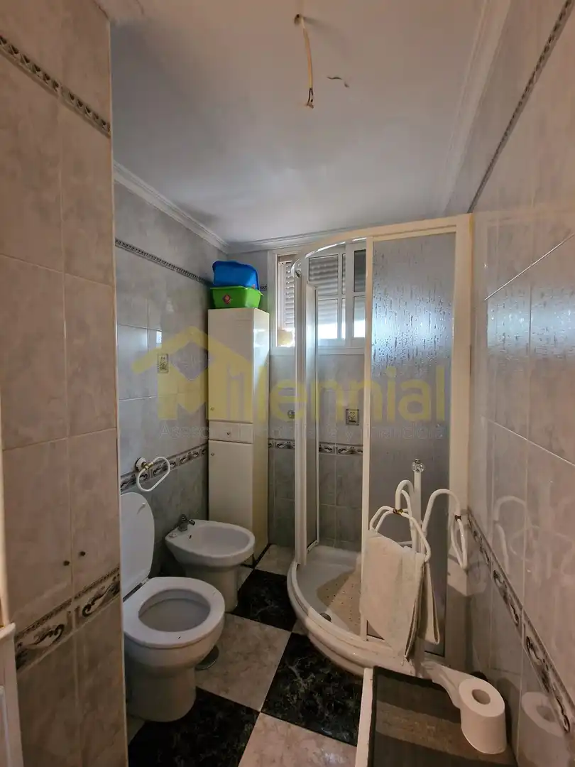 Bathroom of Flat for sale in Sevilla  with Air Conditioner