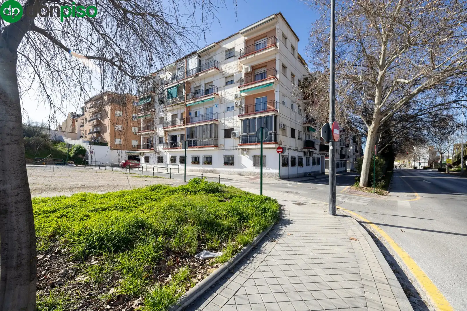 Vista exterior de Piso en venta en Granada