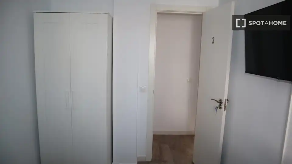 Flat for rent in Sevilla  with Air Conditioner, Heating and Furnished