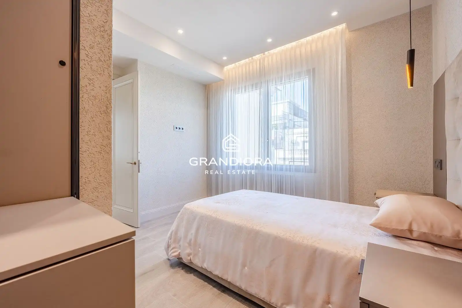 Habitación de Apartamento de alquiler en Badalona con Aire acondicionado, Calefacción y Amueblado
