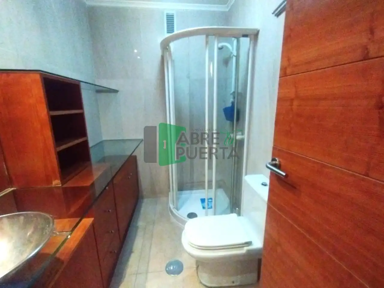 Bany de Apartament de lloguer en Ourense Capital  amb Calefacció, Parquet i Traster