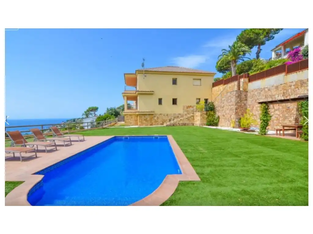 Detached house for sale in Calle Libra