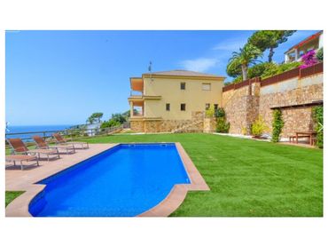 Detached house for sale in Calle Libra