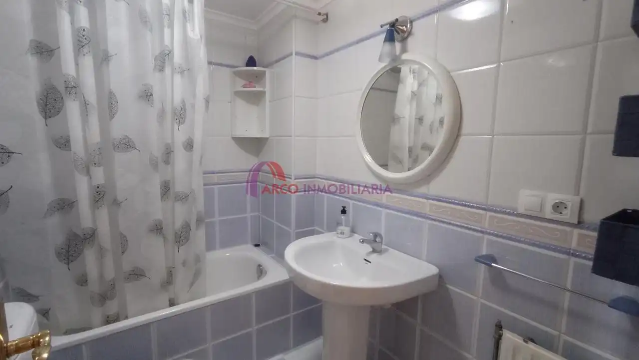 Bany de Apartament en venda en Burgos amb Calefacció i Balcó