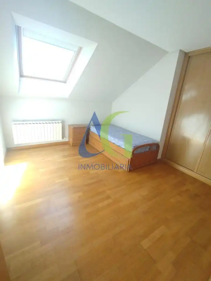 Habitación de Dúplex en venta en Villaquilambre con Calefacción y Trastero