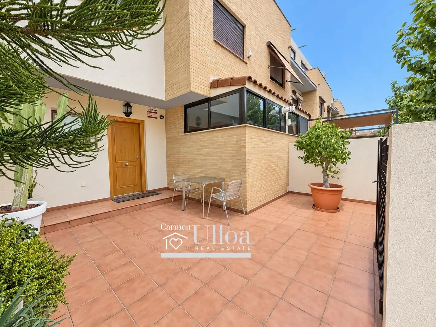 Vista exterior de Casa o chalet en venta en Alicante / Alacant con Aire acondicionado, Calefacción y Jardín privado