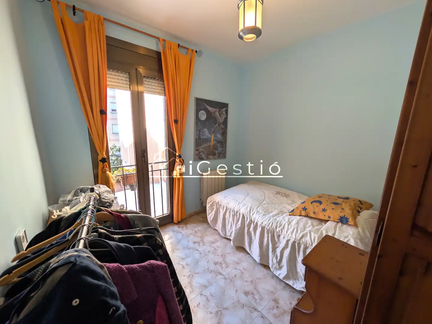 Dormitori de Casa adosada en venda en Santa Coloma de Gramenet amb Aire condicionat, Calefacció i Jardí privat