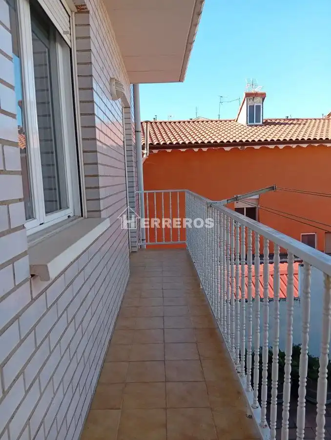 Terraza de Piso en venta en Entrena con Calefacción, Terraza y Trastero