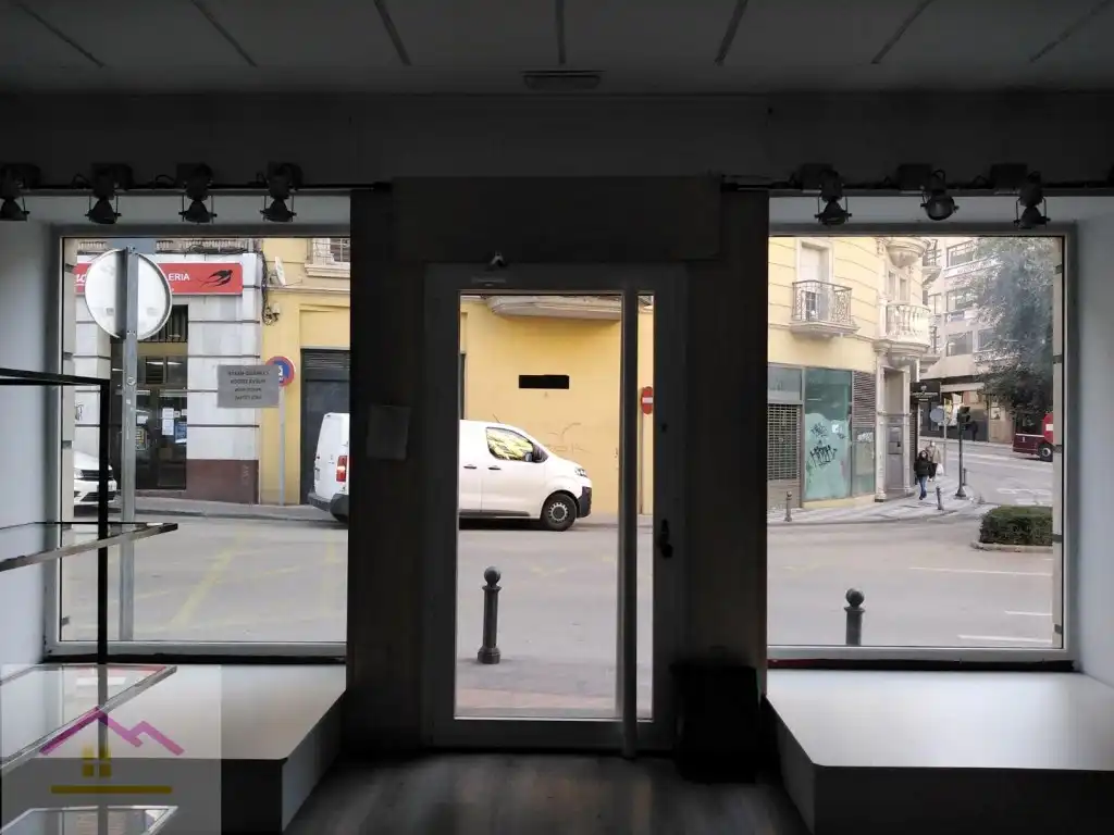Local comercial en venda a Avenida Castilla La Mancha 6