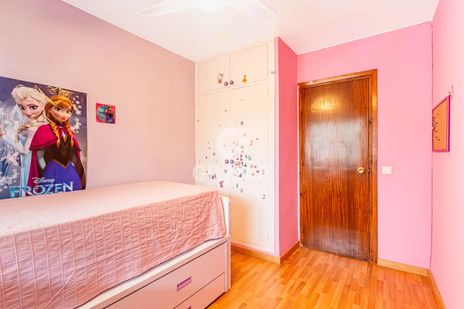 Habitación de Casa adosada en venta en Pozuelo de Alarcón con Calefacción, Jardín privado y Piscina