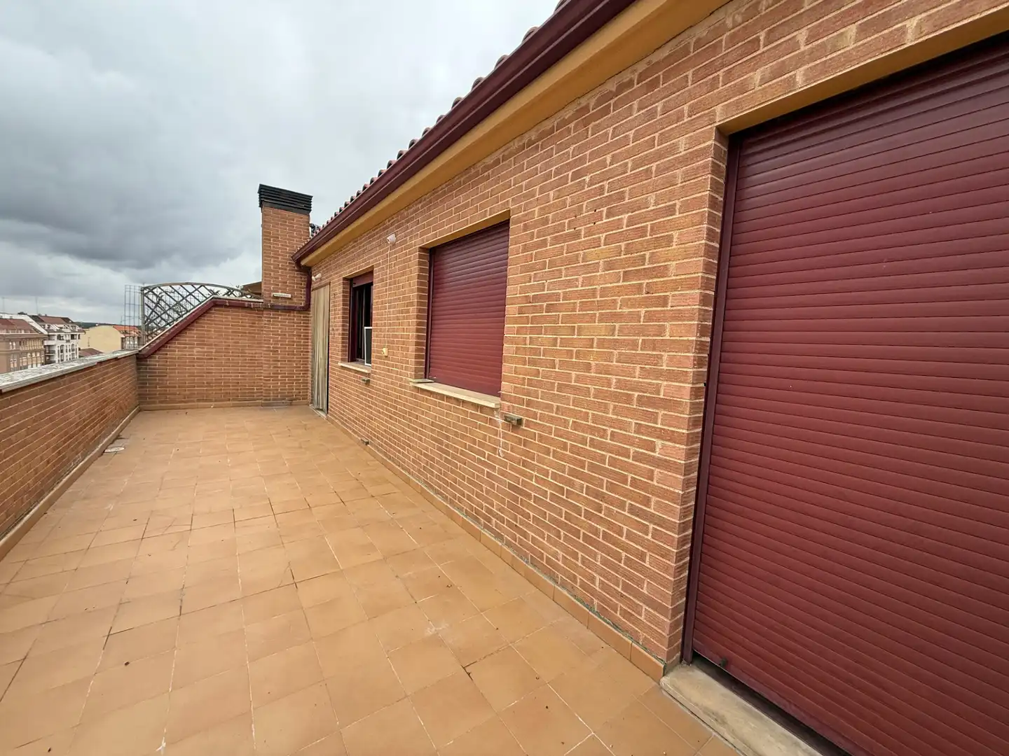 Vista exterior de Piso en venta en Benavente con Calefacción, Terraza y Balcón