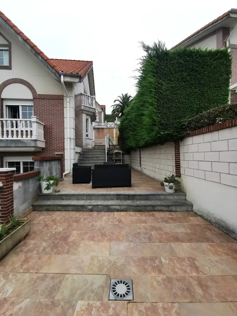Terrassa de Casa o xalet en venda en Castro-Urdiales amb Calefacció, Jardí privat i Terrassa