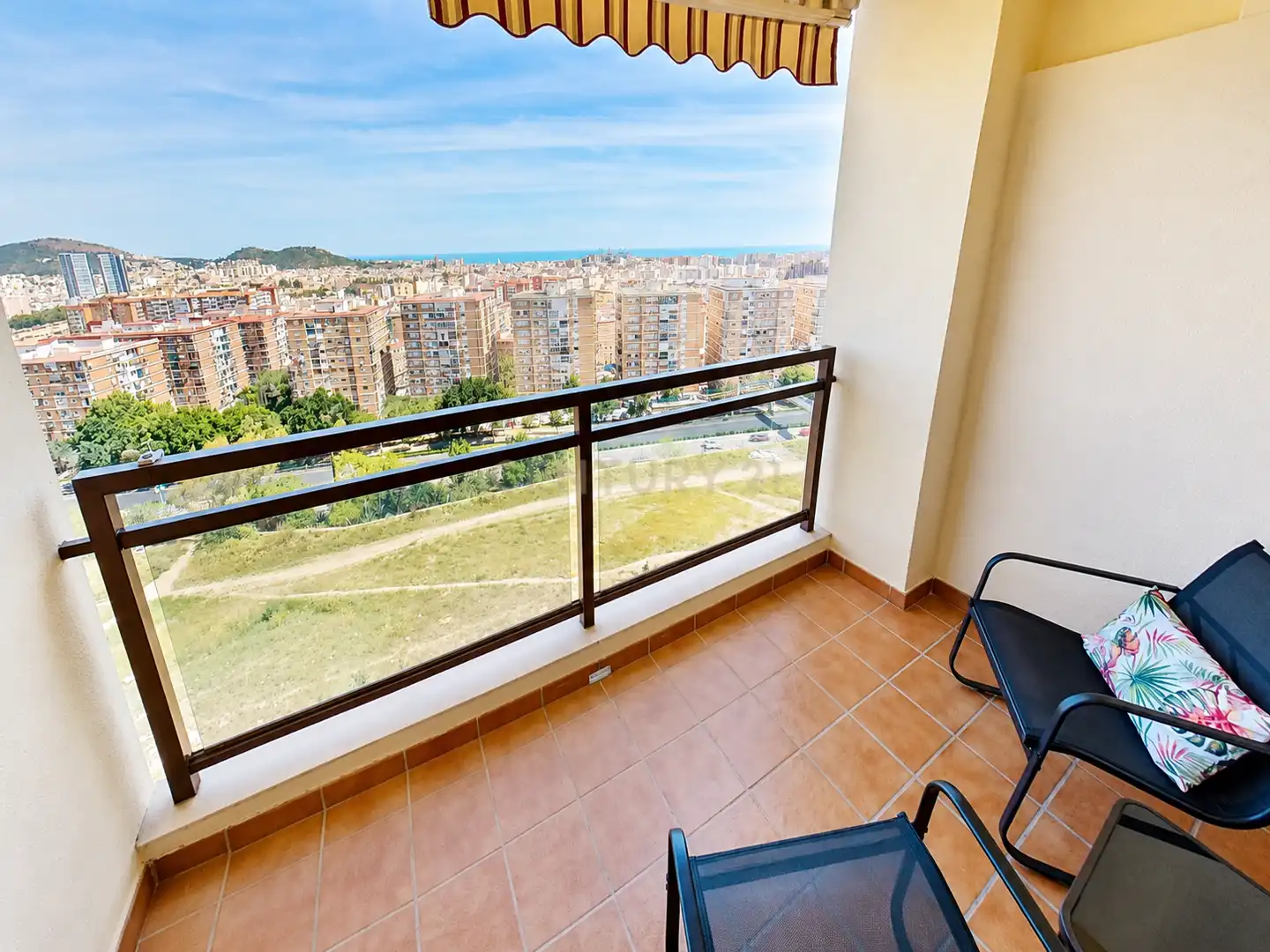 Terraza de Apartamento de alquiler en Málaga con Piscina, Horno y Lavadora
