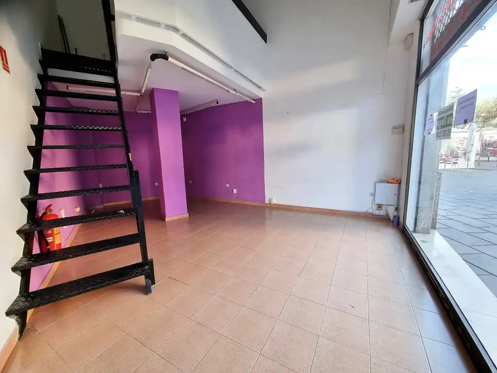 Local comercial en venta en Avenida Montserrat, imagen 3