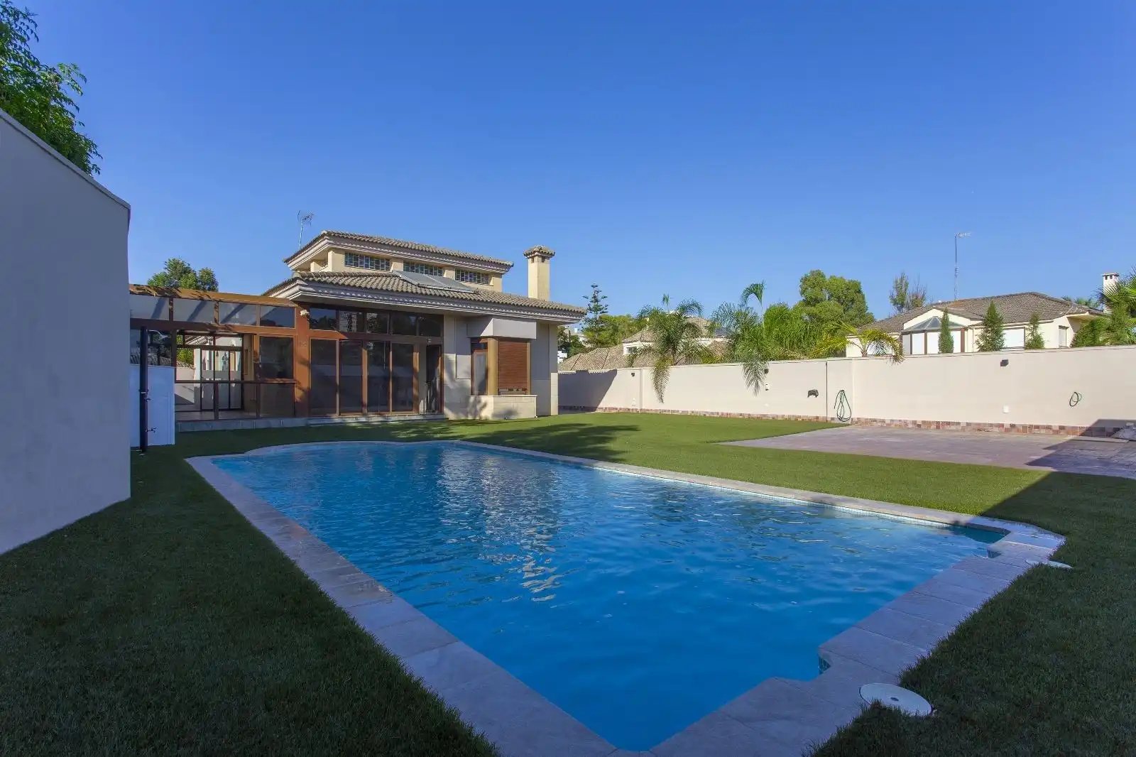 Chalet con piscina en venta en Avenida - Divina Pastora - Plaza de Toros
