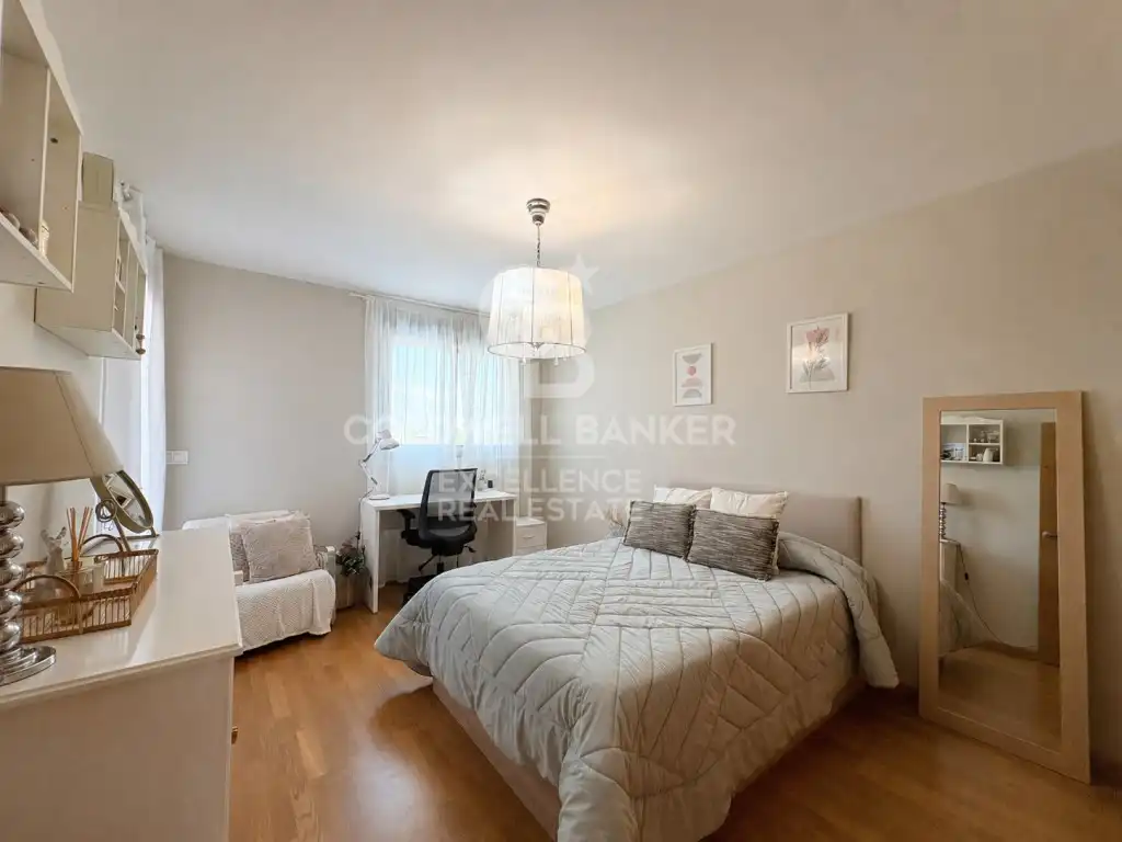 Dormitori de Casa adosada en venda en Burriana / Borriana amb Jardí privat, Terrassa i Piscina