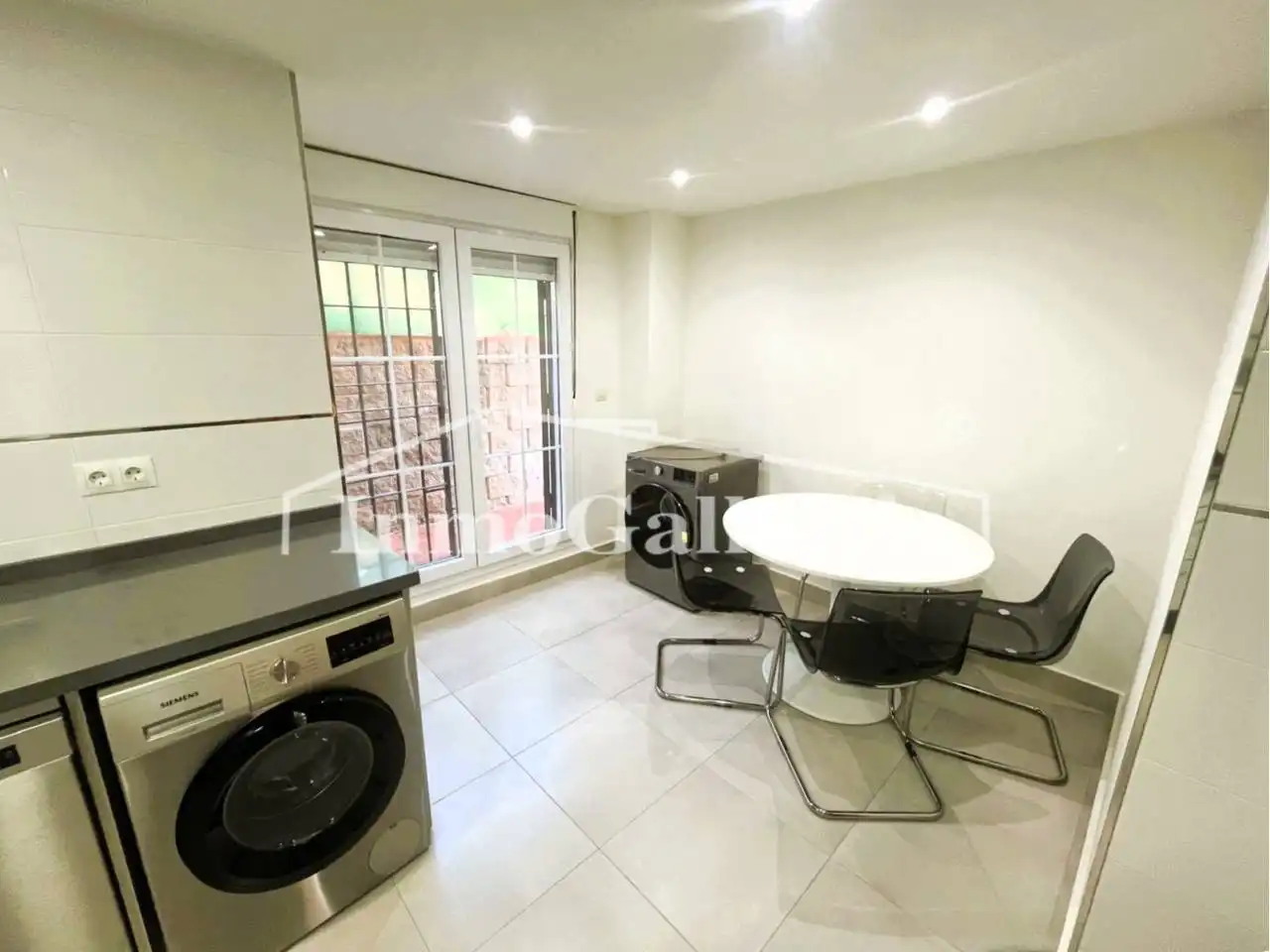 Küche von Wohnung zum Verkauf in Rincón de la Victoria mit Klimaanlage, Terrasse und Abstellraum