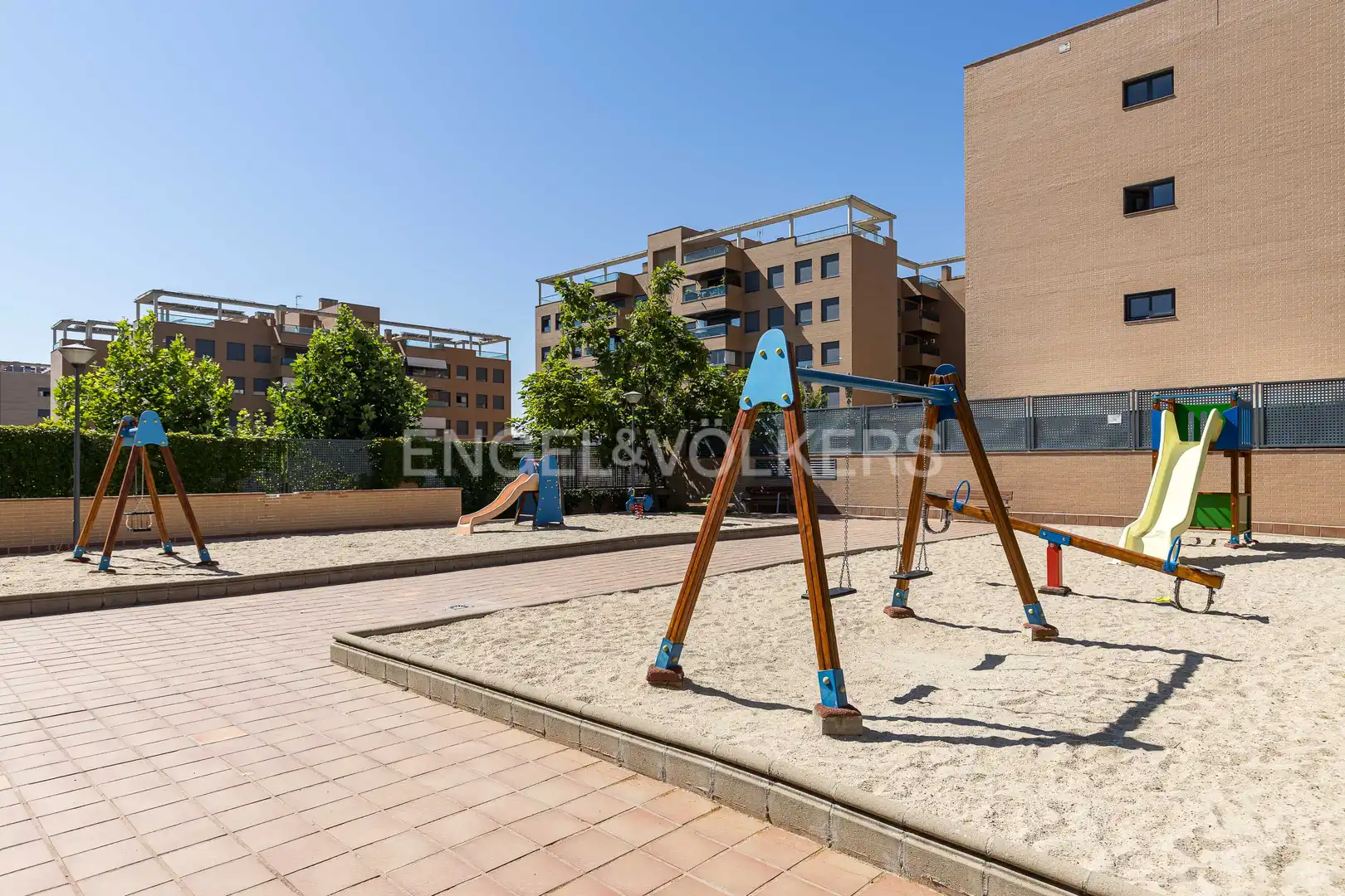 Vista exterior de Piso en venta en San Sebastián de los Reyes con Aire acondicionado, Calefacción y Jardín privado
