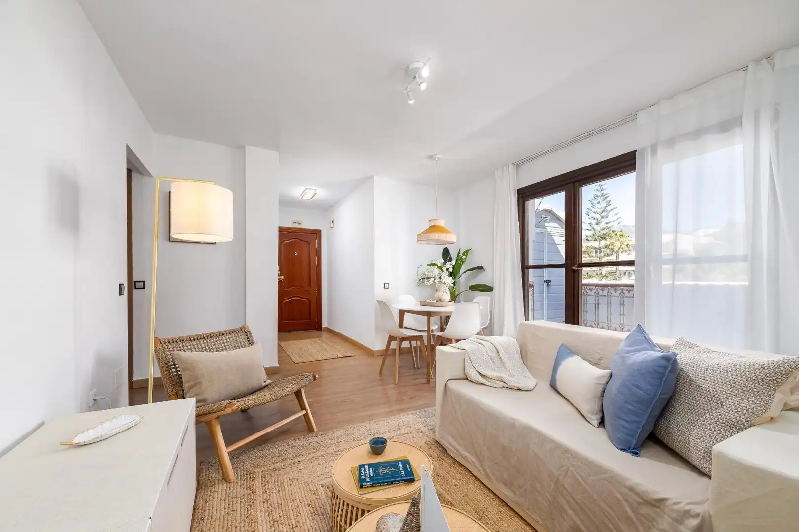 Sala de estar de Ático en venta en Torremolinos con Aire acondicionado, Parquet y Terraza