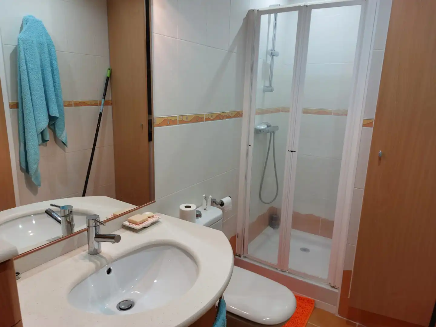 Bany de Apartament en venda en Castelldefels amb Terrassa i Piscina comunitària