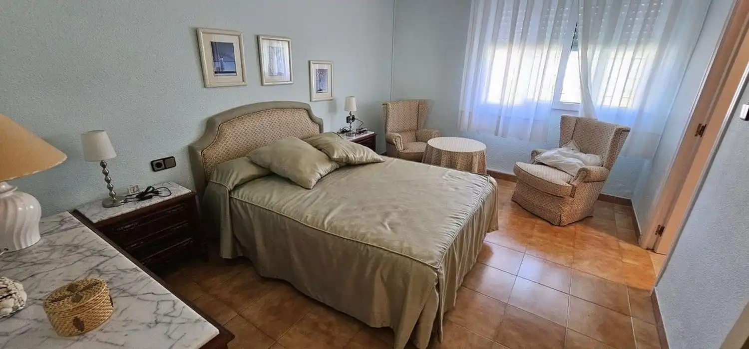 Dormitori de Casa o xalet en venda en Orihuela amb Aire condicionat, Jardí privat i Terrassa