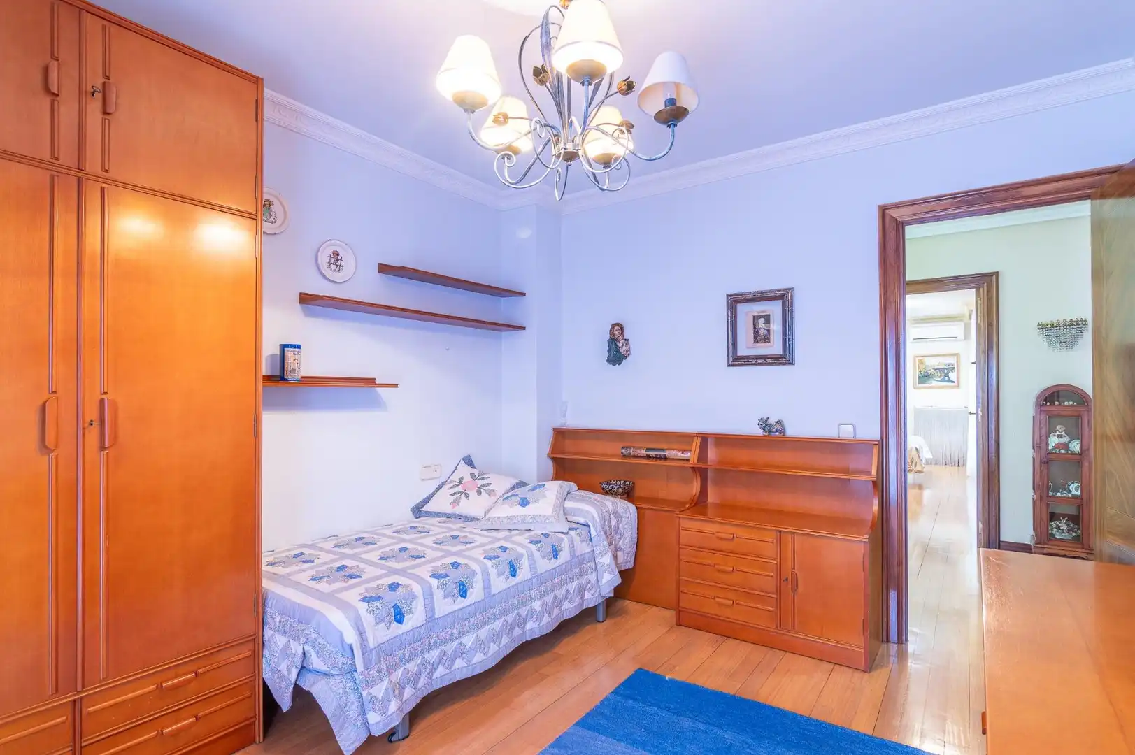 Schlafzimmer von Einfamilien-Reihenhaus zum Verkauf in Valle de Egüés / Eguesibar mit Klimaanlage, Heizung und Privatgarten