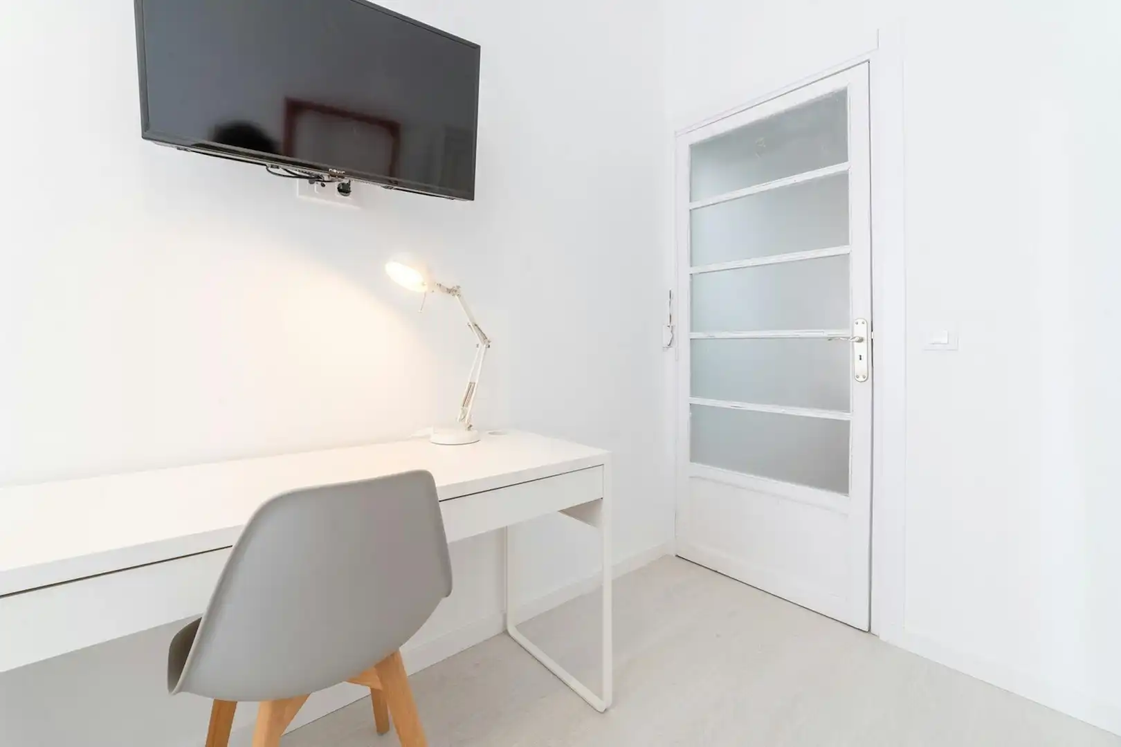 Bedroom of Flat for share in Valencia  with Furnished, Washing machine and TV