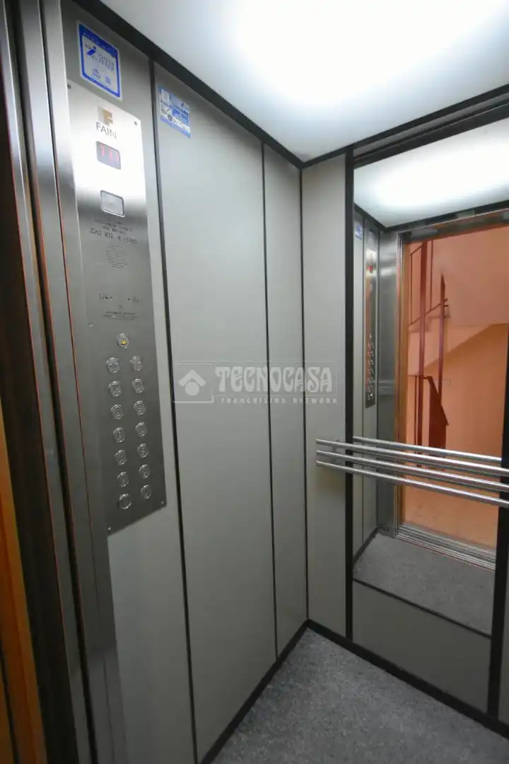 Piso en venta en Madrid con Calefacción, Parquet y Terraza
